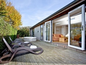 somerset pet friendly hot tub lodge for couples