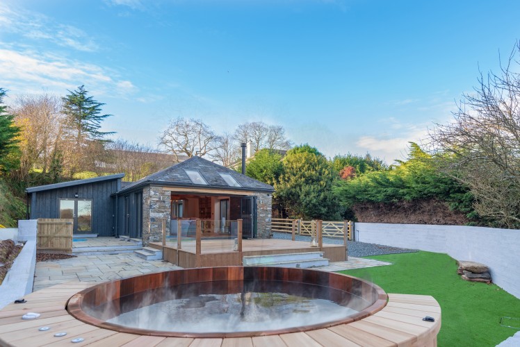 romantic devon hot tub cottage for couples