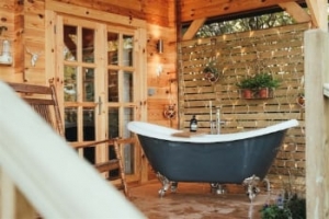 A romantic hot tub lodge for couples near Bewl Water, East Sussex Kent
