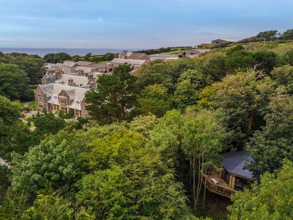 The Den Treehouse at Pickwell Manor
