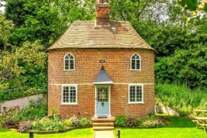 Romantic Breaks near London | Tea Caddy Cottage Dedham Vale Essex